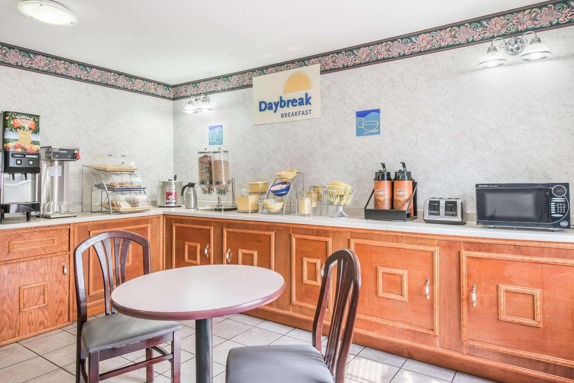 Days Inn By Wyndham Berlin Voorhees Εξωτερικό φωτογραφία